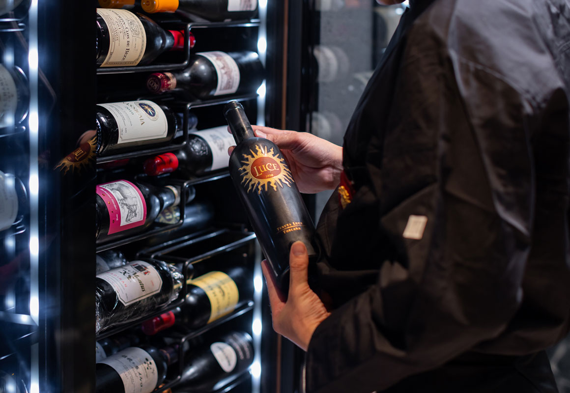 ワイン選びはソムリエに